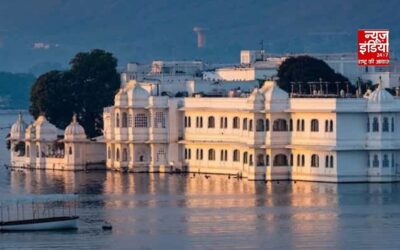 Udaipur Trip: झील के बीच बसा है ये शाही महल, नाव से ही पहुंचते हैं पर्यटक, जानें क्या है इसकी खासियत