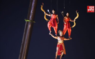 दिल्ली की लव कुश रामलीला में धू-धू कर जली सोने की लंका, 250 फीट की ऊंचाई से हनुमान जी किया शानदार प्रवेश