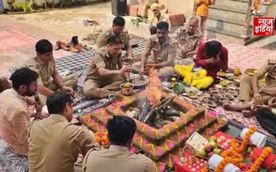 संभल: शाही जामा मस्जिद के सामने सत्यव्रत पुलिस चौकी में गूंजे दुर्गा मंत्र, सीओ समेत कई पुलिसकर्मियों ने किया हवन-पूजन